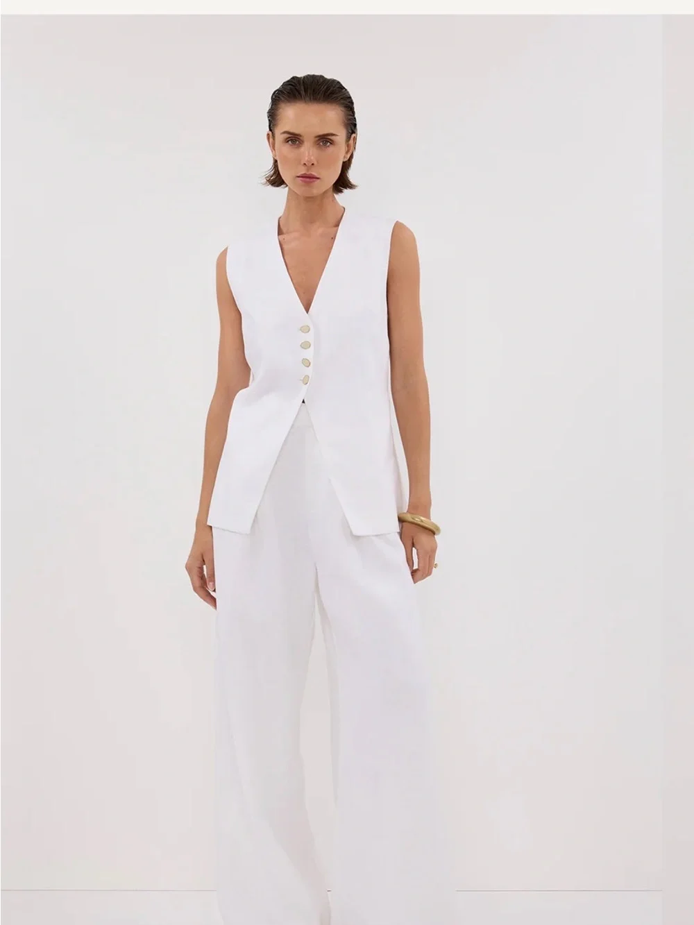Knox White Linen Vest - Picture 2 of 5